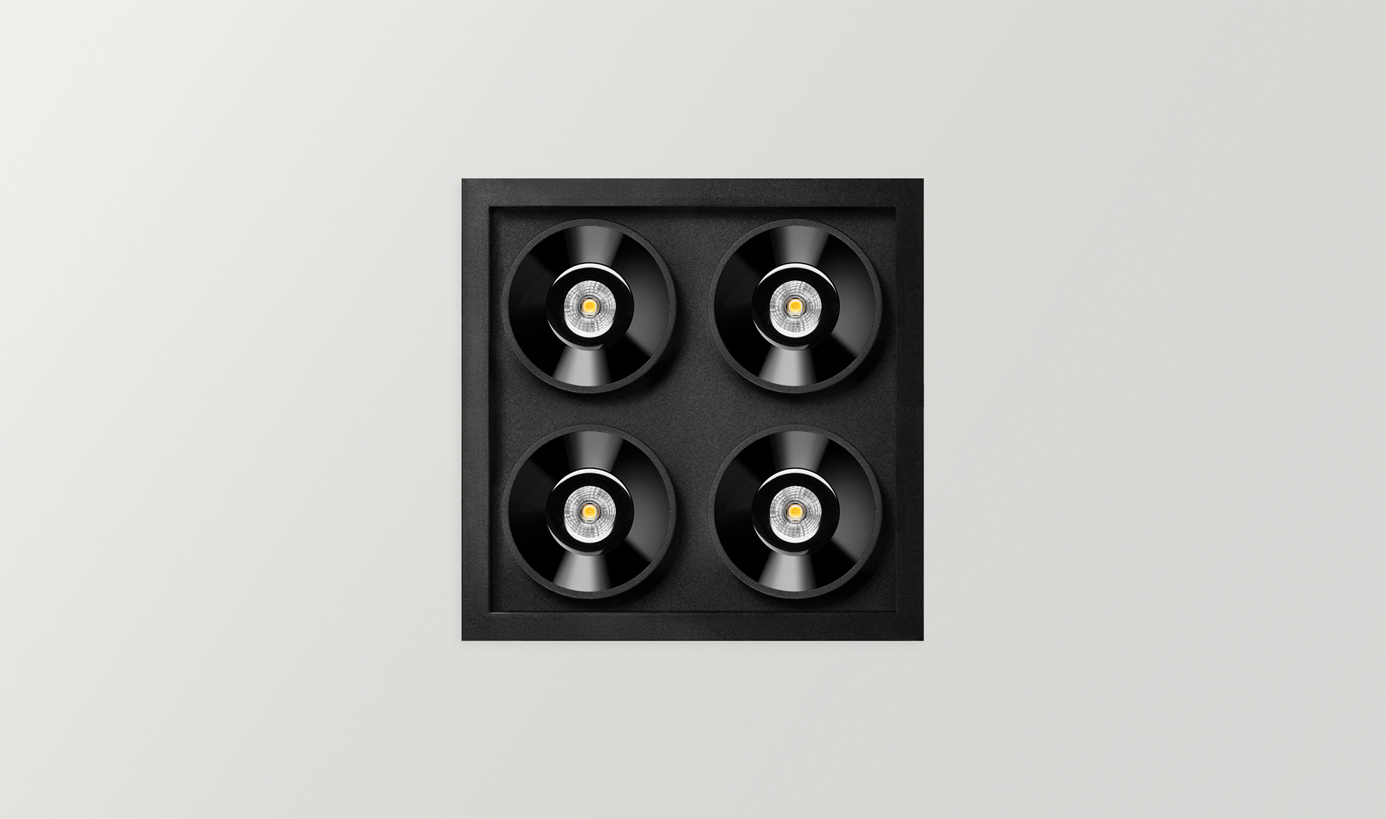 Black Foster Recessed 2×2 se incorpora a la colección