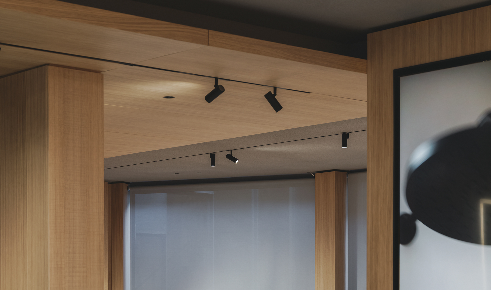 Lighting projects that transform spaces: design, efficiency, and identity