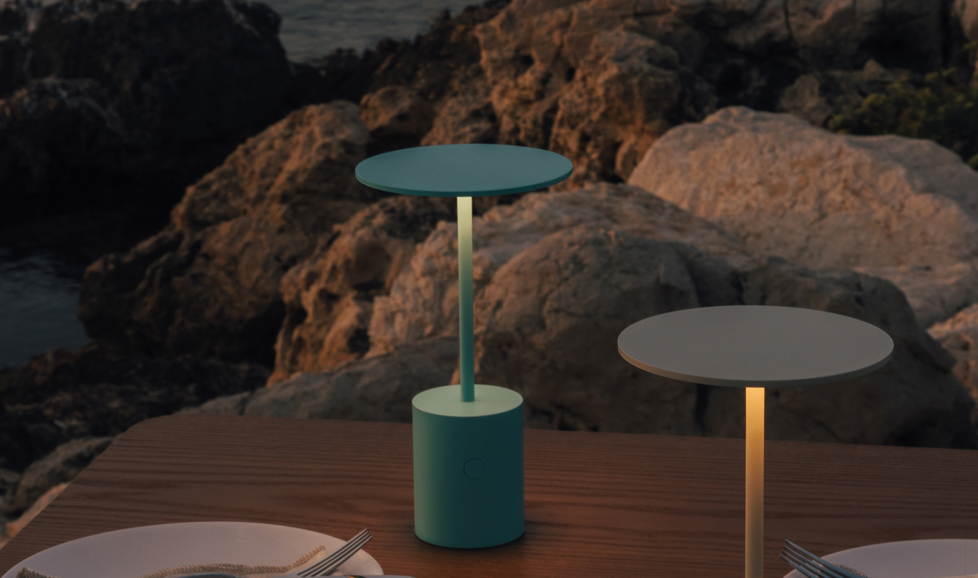 Yoru, la luminaria portátil que ilumina las noches de verano